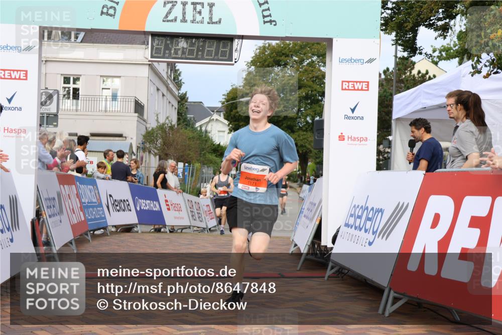 31.08.2025 - 21. Blankeneser Heldenlauf Strokosch-Dieckow http://msf.ph/oto/8647848 31.08.2025 09:48:44 Ziel 1171, 1128, 1129 meine-sportfotos.de