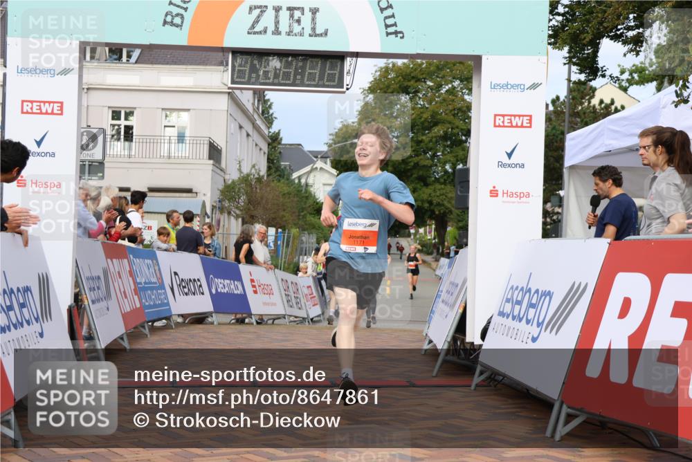 31.08.2025 - 21. Blankeneser Heldenlauf Strokosch-Dieckow http://msf.ph/oto/8647861 31.08.2025 09:48:44 Ziel 1171, 1128, 1129 meine-sportfotos.de