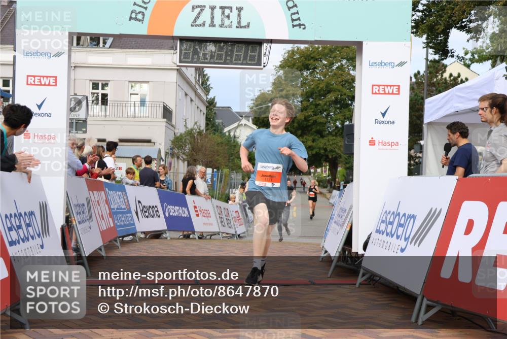 31.08.2025 - 21. Blankeneser Heldenlauf Strokosch-Dieckow http://msf.ph/oto/8647870 31.08.2025 09:48:44 Ziel 1171, 1128, 1129 meine-sportfotos.de