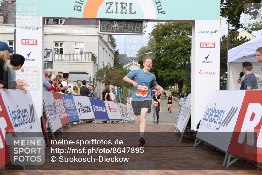 31.08.2025 - 21. Blankeneser Heldenlauf Strokosch-Dieckow http://msf.ph/oto/8647895 31.08.2025 09:48:44 Ziel 1171, 1128, 1129 meine-sportfotos.de