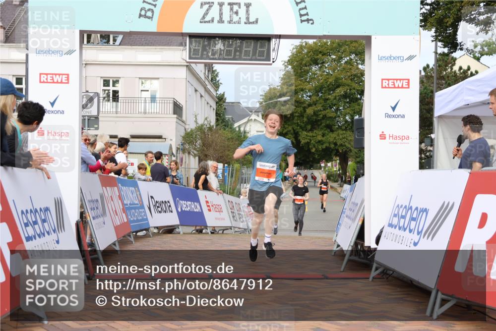 31.08.2025 - 21. Blankeneser Heldenlauf Strokosch-Dieckow http://msf.ph/oto/8647912 31.08.2025 09:48:44 Ziel 1171, 1128, 1129 meine-sportfotos.de