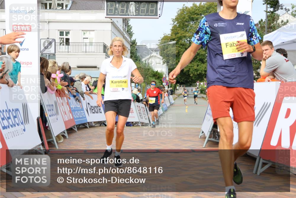 31.08.2025 - 21. Blankeneser Heldenlauf Strokosch-Dieckow http://msf.ph/oto/8648116 31.08.2025 10:18:18 Ziel 2218, 2333, 2347 meine-sportfotos.de