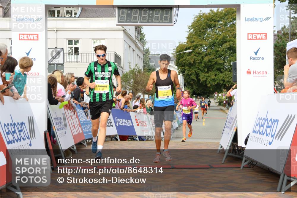 31.08.2025 - 21. Blankeneser Heldenlauf Strokosch-Dieckow http://msf.ph/oto/8648314 31.08.2025 10:18:07 Ziel 2746, 2341, 2100 meine-sportfotos.de