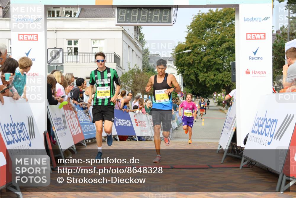 31.08.2025 - 21. Blankeneser Heldenlauf Strokosch-Dieckow http://msf.ph/oto/8648328 31.08.2025 10:18:07 Ziel 2746, 2341, 2100 meine-sportfotos.de
