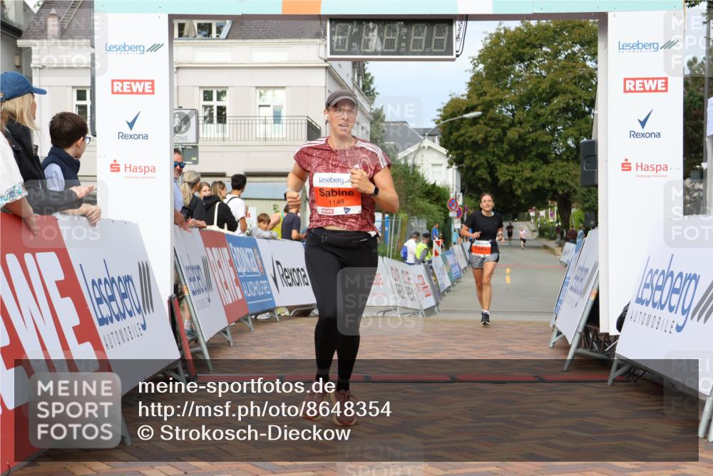 31.08.2025 - 21. Blankeneser Heldenlauf Strokosch-Dieckow http://msf.ph/oto/8648354 31.08.2025 09:47:36 Ziel 1149, 1004, 1132, 1142 meine-sportfotos.de
