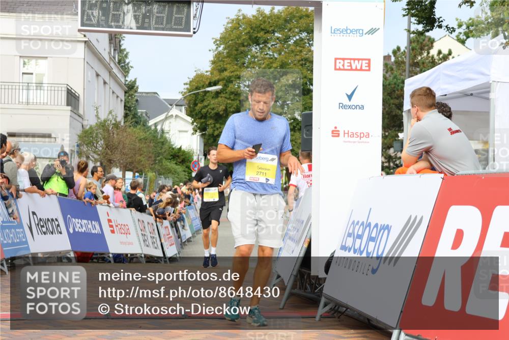 31.08.2025 - 21. Blankeneser Heldenlauf Strokosch-Dieckow http://msf.ph/oto/8648430 31.08.2025 10:17:53 Ziel 2728, 2711, 2420 meine-sportfotos.de