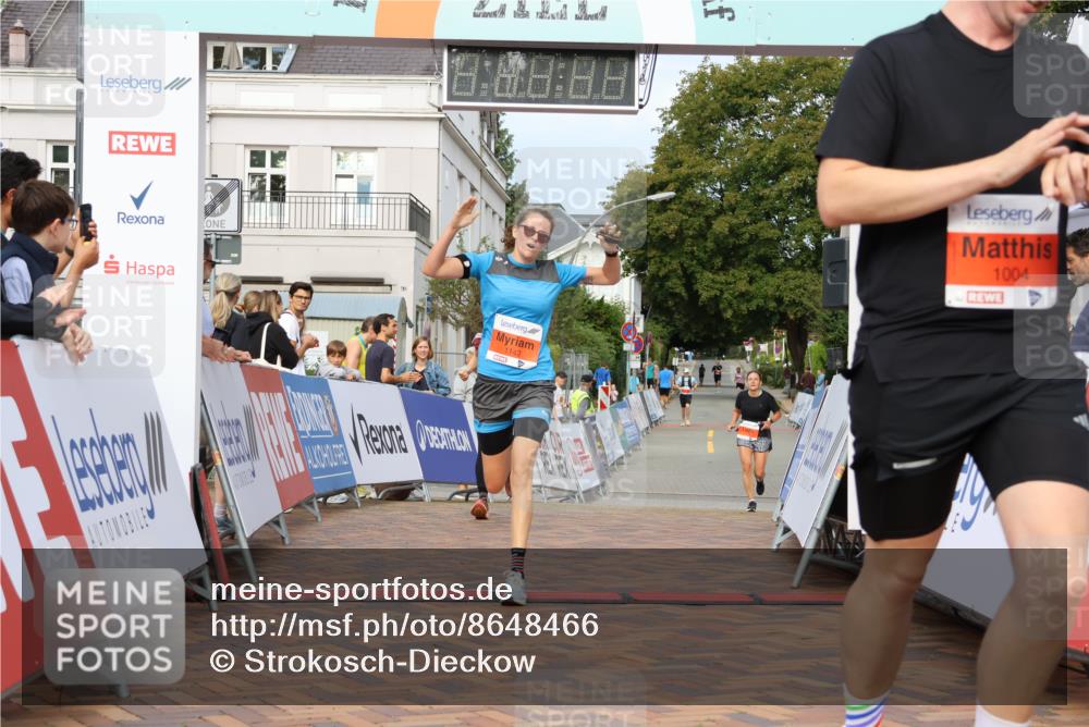 31.08.2025 - 21. Blankeneser Heldenlauf Strokosch-Dieckow http://msf.ph/oto/8648466 31.08.2025 09:47:34 Ziel 1149, 1004, 1142 meine-sportfotos.de