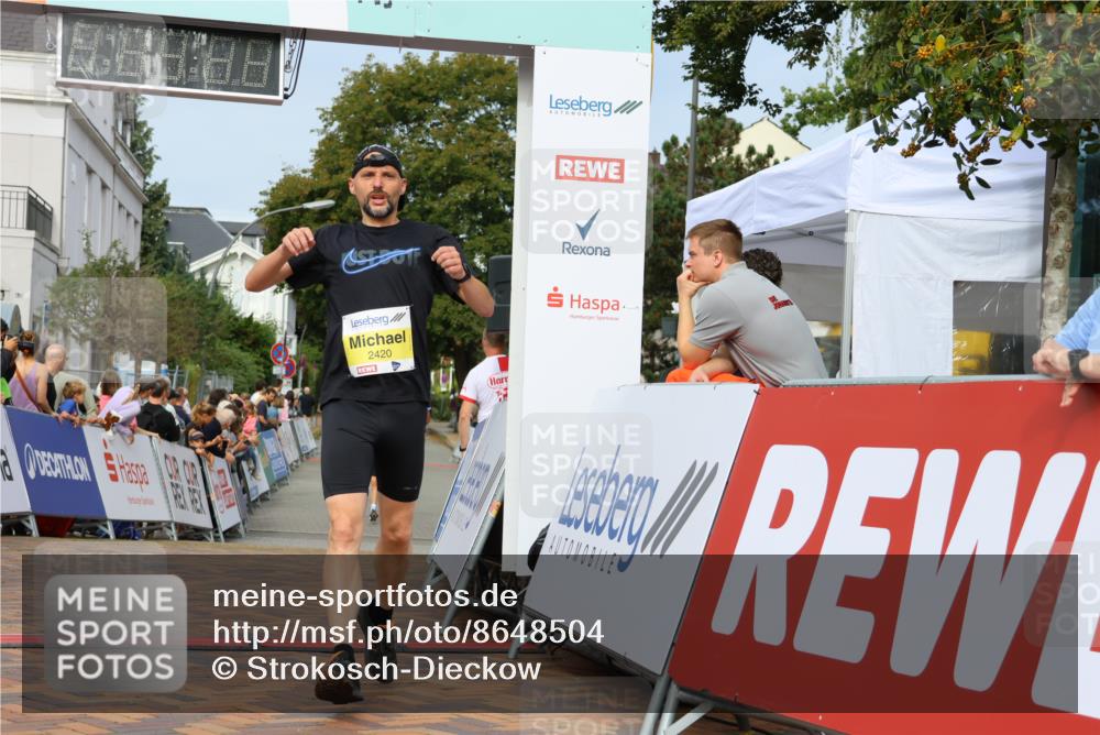 31.08.2025 - 21. Blankeneser Heldenlauf Strokosch-Dieckow http://msf.ph/oto/8648504 31.08.2025 10:17:49 Ziel 2711, 2420, 2403 meine-sportfotos.de