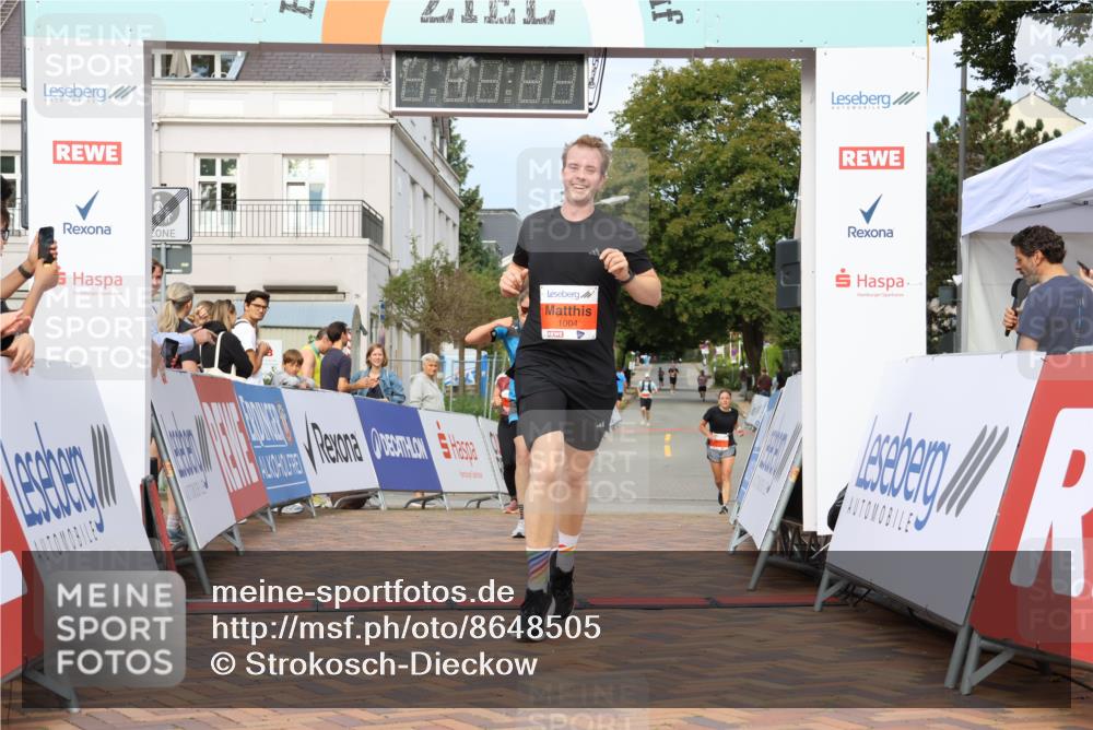 31.08.2025 - 21. Blankeneser Heldenlauf Strokosch-Dieckow http://msf.ph/oto/8648505 31.08.2025 09:47:33 Ziel 1149, 1004, 1142 meine-sportfotos.de