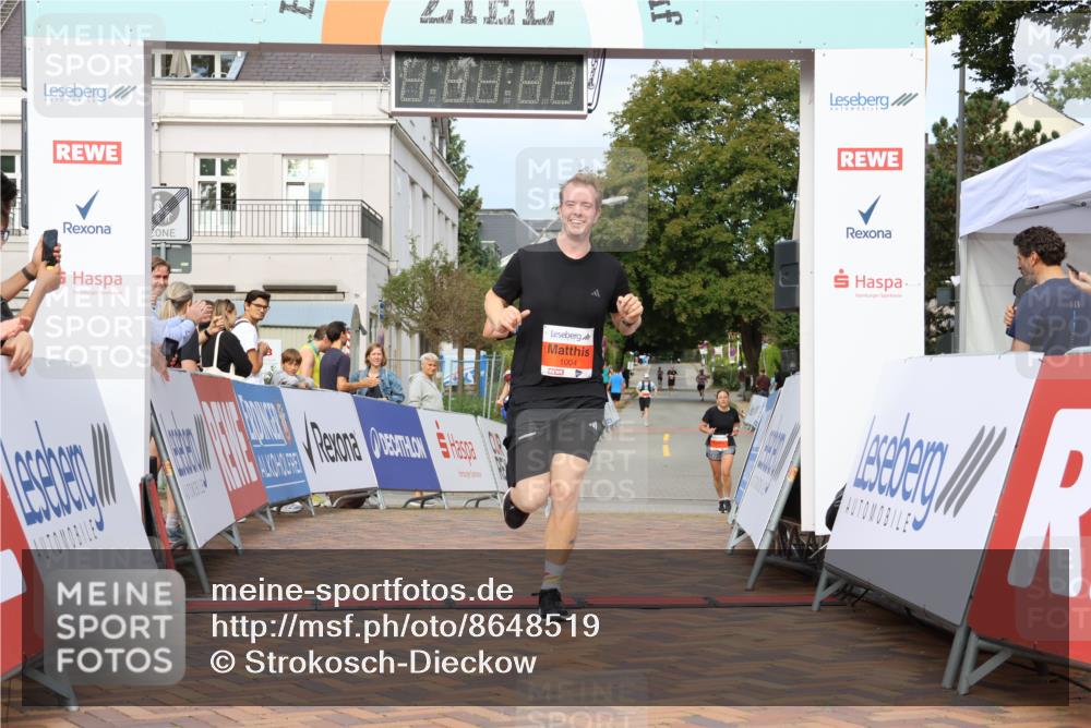31.08.2025 - 21. Blankeneser Heldenlauf Strokosch-Dieckow http://msf.ph/oto/8648519 31.08.2025 09:47:33 Ziel 1149, 1004, 1142 meine-sportfotos.de
