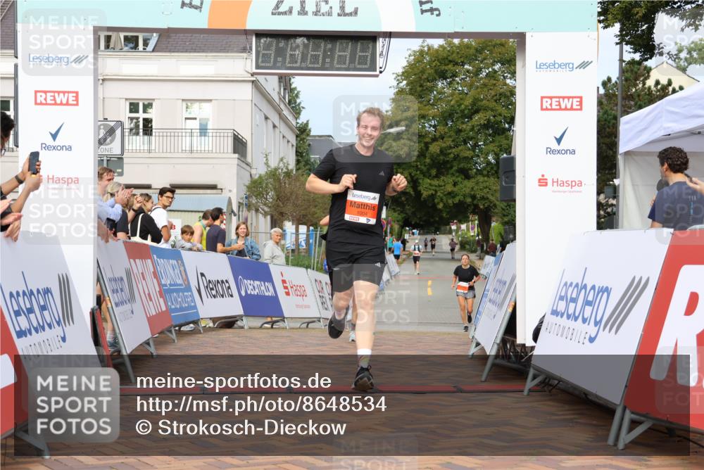 31.08.2025 - 21. Blankeneser Heldenlauf Strokosch-Dieckow http://msf.ph/oto/8648534 31.08.2025 09:47:33 Ziel 1149, 1004, 1142 meine-sportfotos.de