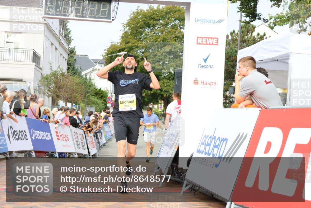 31.08.2025 - 21. Blankeneser Heldenlauf Strokosch-Dieckow http://msf.ph/oto/8648577 31.08.2025 10:17:48 Ziel 2420, 2403 meine-sportfotos.de
