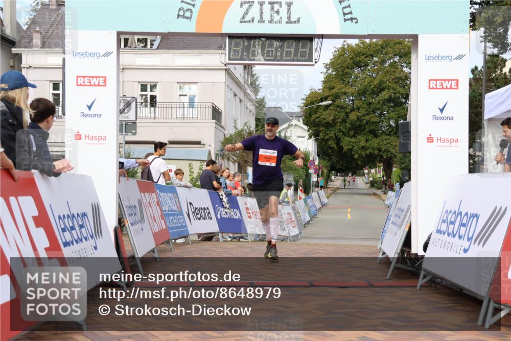 31.08.2025 - 21. Blankeneser Heldenlauf Strokosch-Dieckow http://msf.ph/oto/8648979 31.08.2025 09:45:40 Ziel 1027, 1161 meine-sportfotos.de