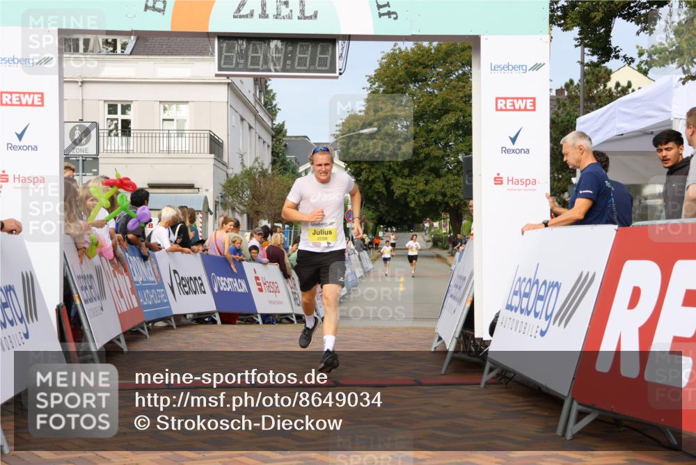 31.08.2025 - 21. Blankeneser Heldenlauf Strokosch-Dieckow http://msf.ph/oto/8649034 31.08.2025 10:15:15 Ziel 2098 meine-sportfotos.de