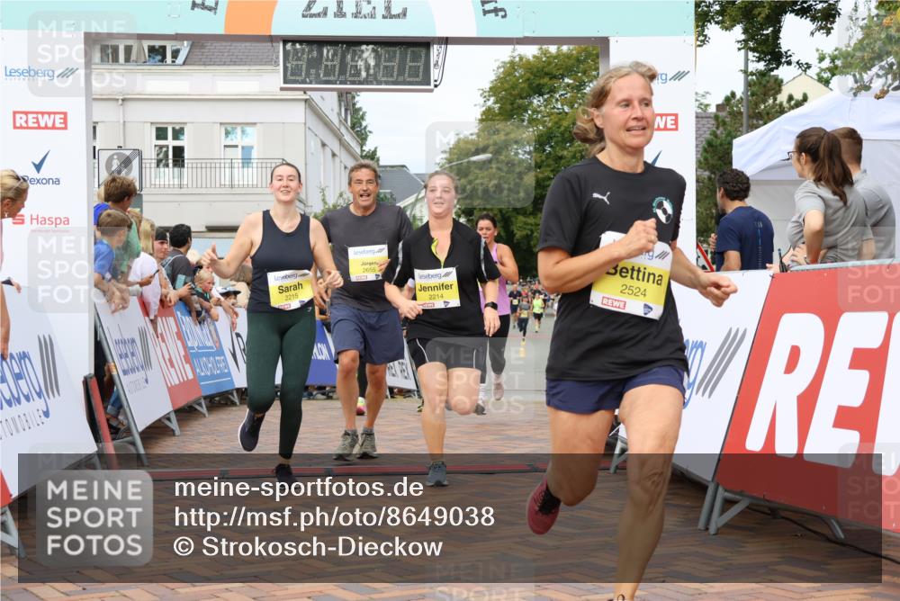31.08.2025 - 21. Blankeneser Heldenlauf Strokosch-Dieckow http://msf.ph/oto/8649038 31.08.2025 10:34:52 Ziel 2524, 2244, 2214, 2215, 2655, 2488, 2548, 2549, 2438, 2439, 2441, 2442, 2048 meine-sportfotos.de