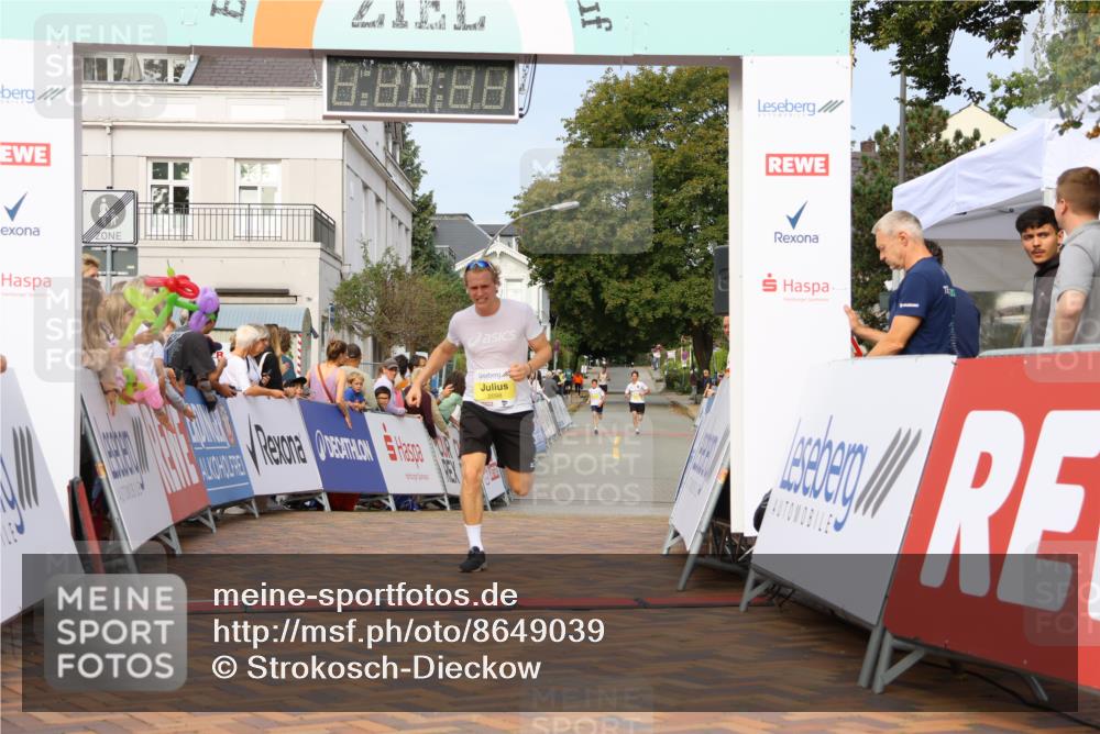 31.08.2025 - 21. Blankeneser Heldenlauf Strokosch-Dieckow http://msf.ph/oto/8649039 31.08.2025 10:15:14 Ziel 2098 meine-sportfotos.de