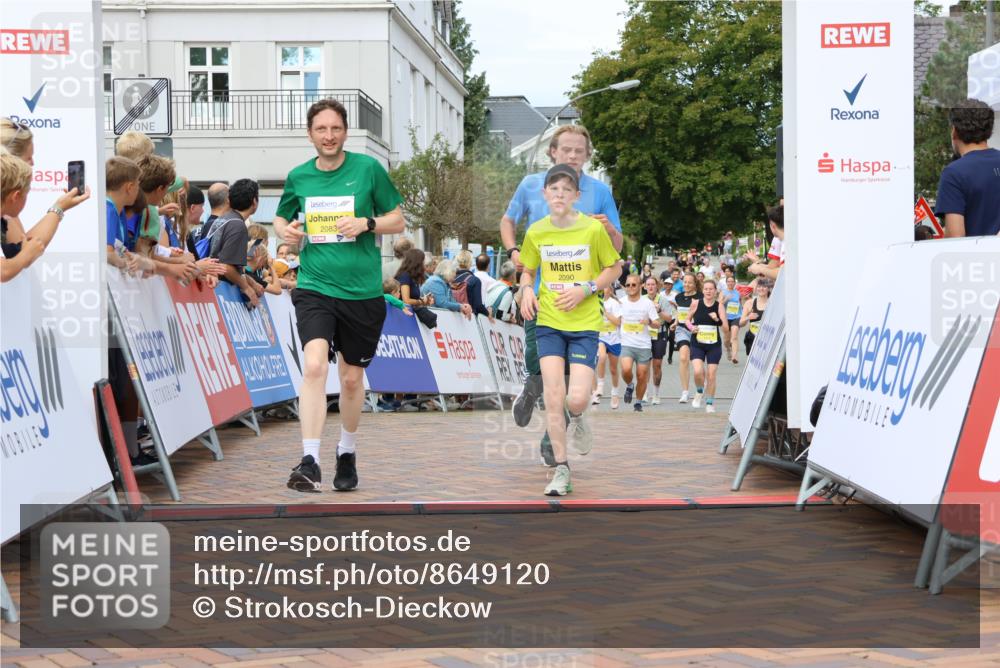 31.08.2025 - 21. Blankeneser Heldenlauf Strokosch-Dieckow http://msf.ph/oto/8649120 31.08.2025 10:34:34 Ziel 2110, 2668, 2090, 2083 meine-sportfotos.de