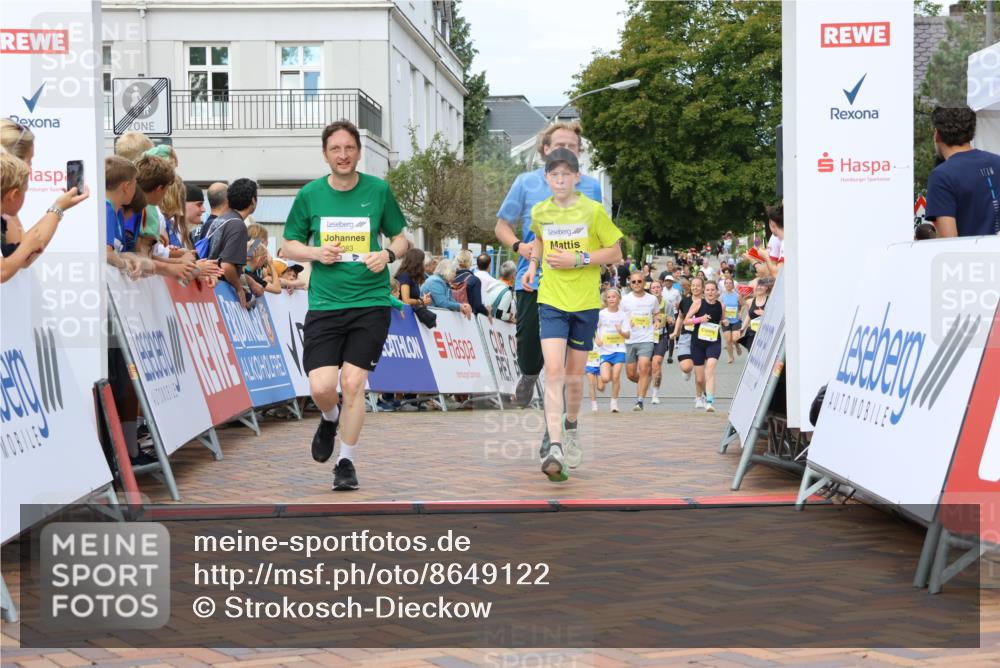 31.08.2025 - 21. Blankeneser Heldenlauf Strokosch-Dieckow http://msf.ph/oto/8649122 31.08.2025 10:34:34 Ziel 2110, 2668, 2090, 2083 meine-sportfotos.de