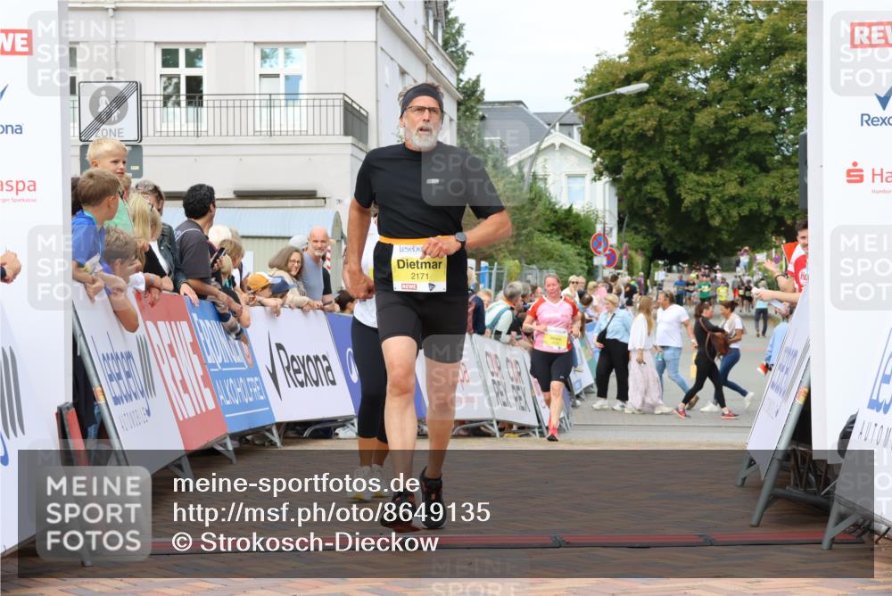 31.08.2025 - 21. Blankeneser Heldenlauf Strokosch-Dieckow http://msf.ph/oto/8649135 31.08.2025 10:34:07 Ziel 2378, 2563, 2724, 2120, 2171 meine-sportfotos.de
