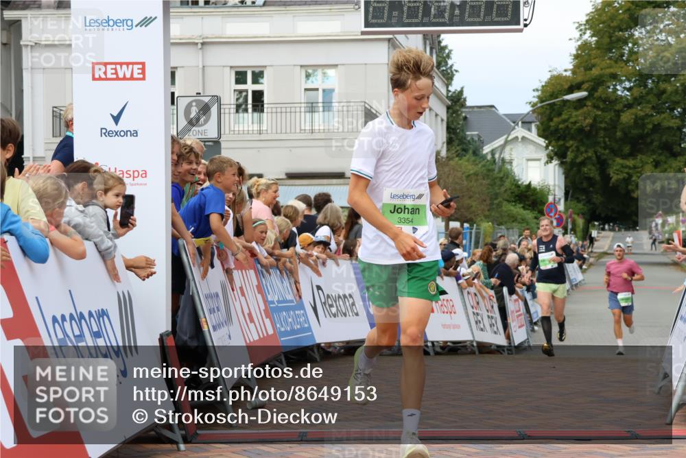 31.08.2025 - 21. Blankeneser Heldenlauf Strokosch-Dieckow http://msf.ph/oto/8649153 31.08.2025 10:50:27 Ziel 3699, 3354, 3564 meine-sportfotos.de