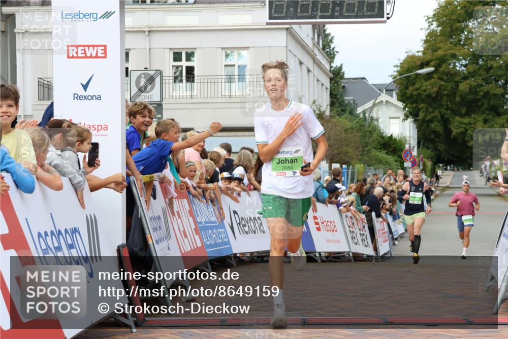 31.08.2025 - 21. Blankeneser Heldenlauf Strokosch-Dieckow http://msf.ph/oto/8649159 31.08.2025 10:50:27 Ziel 3699, 3354, 3564 meine-sportfotos.de