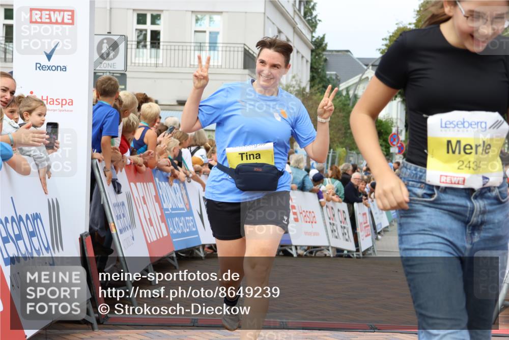 31.08.2025 - 21. Blankeneser Heldenlauf Strokosch-Dieckow http://msf.ph/oto/8649239 31.08.2025 10:49:40 Ziel 2434, 2432, 3329 meine-sportfotos.de