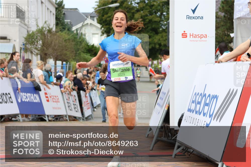 31.08.2025 - 21. Blankeneser Heldenlauf Strokosch-Dieckow http://msf.ph/oto/8649263 31.08.2025 10:49:33 Ziel 2434, 3414, 3329 meine-sportfotos.de