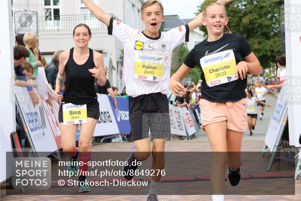 31.08.2025 - 21. Blankeneser Heldenlauf Strokosch-Dieckow http://msf.ph/oto/8649276 31.08.2025 10:33:30 Ziel 2011, 2044, 2126, 2640, 2639, 2220, 2221 meine-sportfotos.de