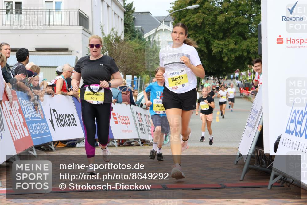 31.08.2025 - 21. Blankeneser Heldenlauf Strokosch-Dieckow http://msf.ph/oto/8649292 31.08.2025 10:33:25 Ziel 2011, 2044, 2126, 2640, 2639, 2220, 2221 meine-sportfotos.de