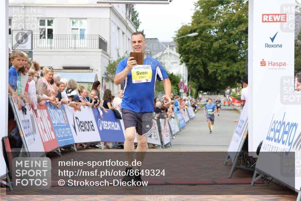31.08.2025 - 21. Blankeneser Heldenlauf Strokosch-Dieckow http://msf.ph/oto/8649324 31.08.2025 10:49:15 Ziel 2562, 2561 meine-sportfotos.de