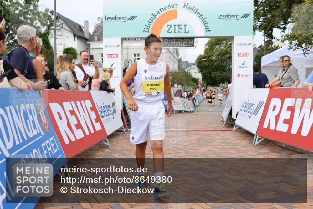 31.08.2025 - 21. Blankeneser Heldenlauf Strokosch-Dieckow http://msf.ph/oto/8649380 31.08.2025 10:33:07 Ziel 2104, 2122, 2433, 2658 meine-sportfotos.de
