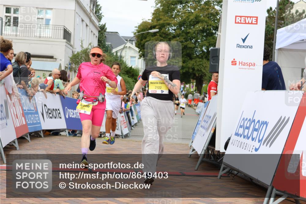 31.08.2025 - 21. Blankeneser Heldenlauf Strokosch-Dieckow http://msf.ph/oto/8649403 31.08.2025 10:33:03 Ziel 2104, 2129, 2130, 2128, 2122, 2337, 2695, 2694, 2464, 2658 meine-sportfotos.de