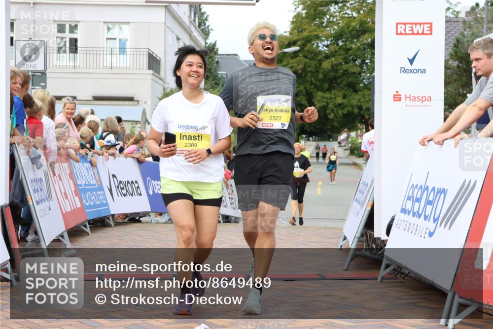 31.08.2025 - 21. Blankeneser Heldenlauf Strokosch-Dieckow http://msf.ph/oto/8649489 31.08.2025 10:46:51 Ziel 2327, 2389 meine-sportfotos.de