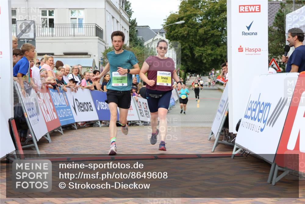 31.08.2025 - 21. Blankeneser Heldenlauf Strokosch-Dieckow http://msf.ph/oto/8649608 31.08.2025 10:45:14 Ziel 2456, 2225, 2041, 2033, 3702 meine-sportfotos.de