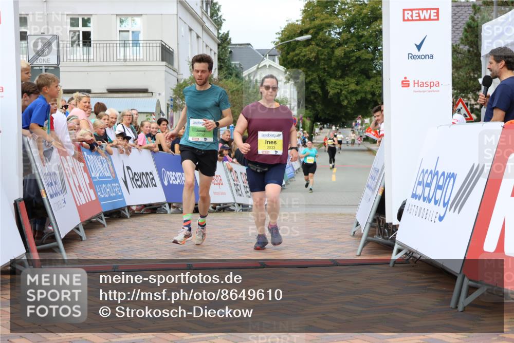 31.08.2025 - 21. Blankeneser Heldenlauf Strokosch-Dieckow http://msf.ph/oto/8649610 31.08.2025 10:45:14 Ziel 2456, 2225, 2041, 2033, 3702 meine-sportfotos.de