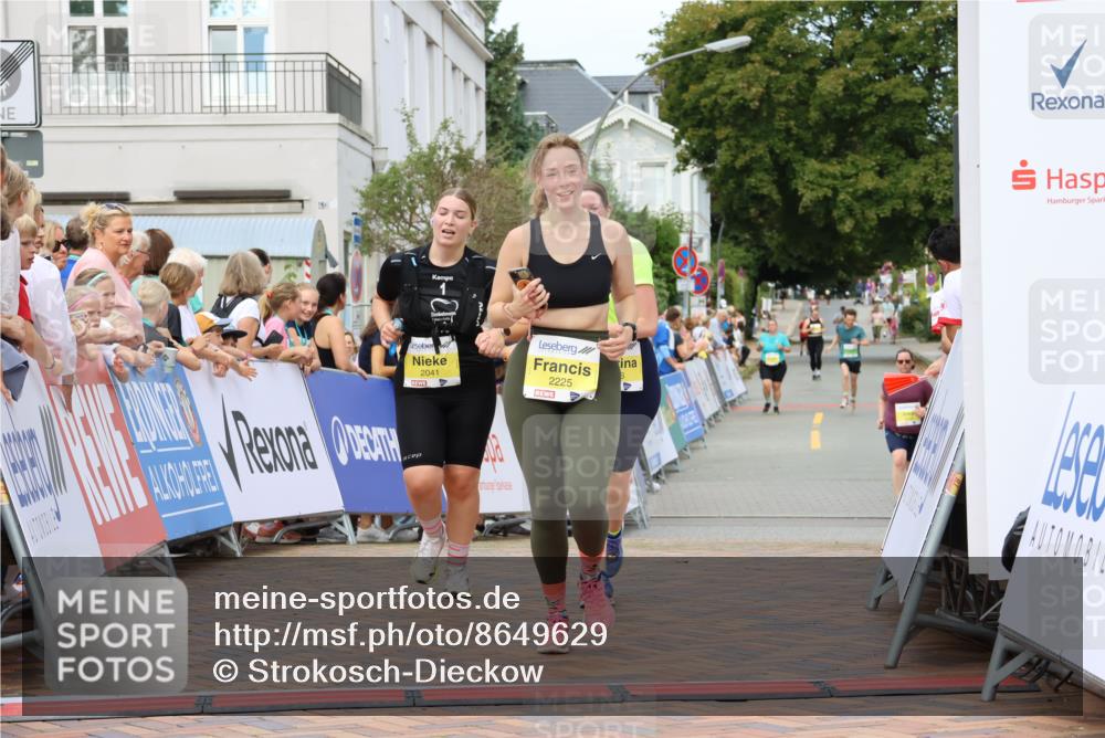 31.08.2025 - 21. Blankeneser Heldenlauf Strokosch-Dieckow http://msf.ph/oto/8649629 31.08.2025 10:45:06 Ziel 2456, 2225, 2041 meine-sportfotos.de