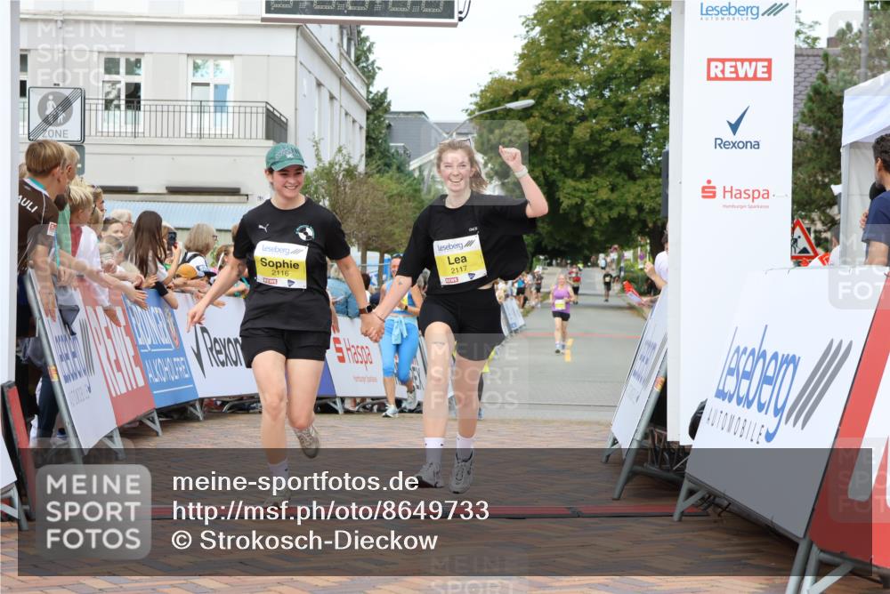 31.08.2025 - 21. Blankeneser Heldenlauf Strokosch-Dieckow http://msf.ph/oto/8649733 31.08.2025 10:43:45 Ziel 2737, 2050, 2116, 2117, 2638, 2637 meine-sportfotos.de