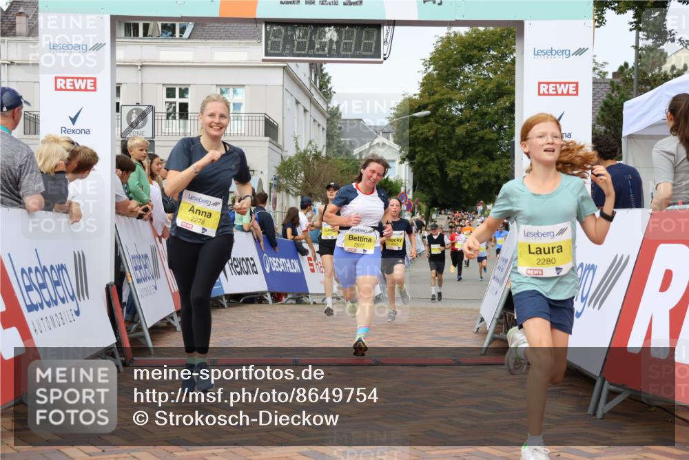 31.08.2025 - 21. Blankeneser Heldenlauf Strokosch-Dieckow http://msf.ph/oto/8649754 31.08.2025 10:31:50 Ziel 2077, 2407, 2280, 2462, 2340, 2278 meine-sportfotos.de
