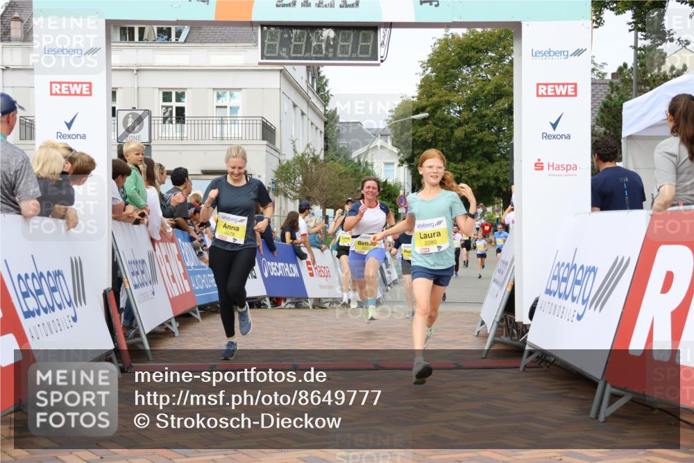 31.08.2025 - 21. Blankeneser Heldenlauf Strokosch-Dieckow http://msf.ph/oto/8649777 31.08.2025 10:31:49 Ziel 2077, 2407, 2280, 2462, 2340, 2278 meine-sportfotos.de