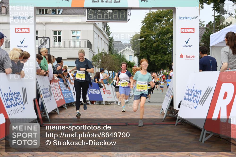 31.08.2025 - 21. Blankeneser Heldenlauf Strokosch-Dieckow http://msf.ph/oto/8649790 31.08.2025 10:31:49 Ziel 2077, 2407, 2280, 2462, 2340, 2278 meine-sportfotos.de