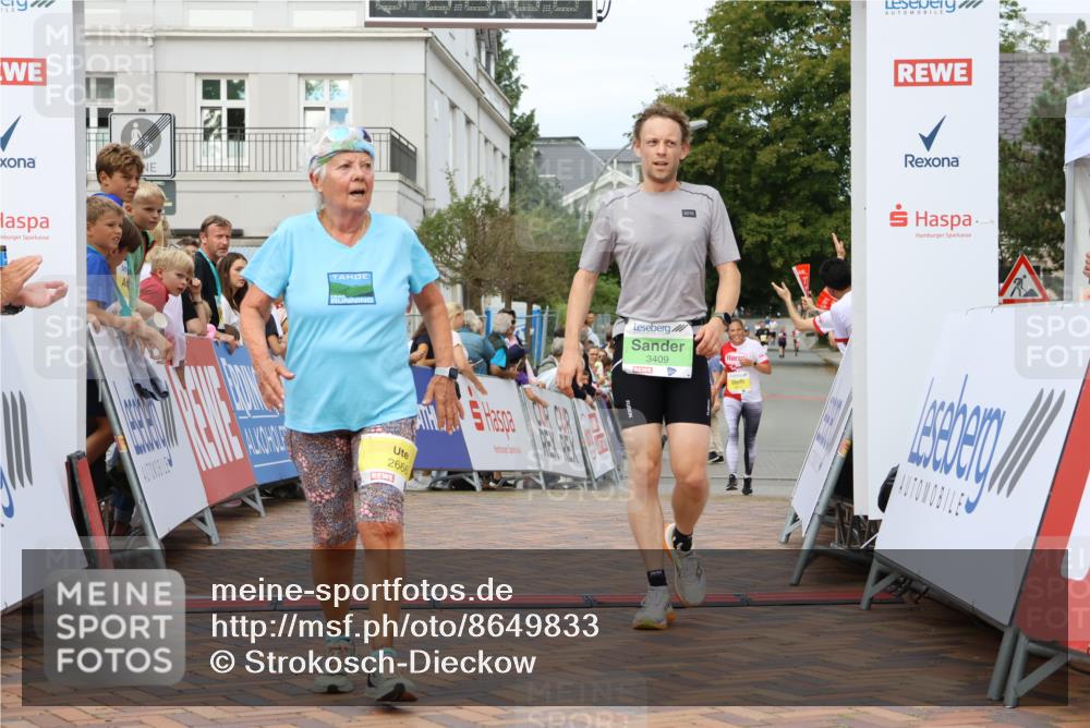 31.08.2025 - 21. Blankeneser Heldenlauf Strokosch-Dieckow http://msf.ph/oto/8649833 31.08.2025 10:41:49 Ziel 2774, 2036, 2666, 3409 meine-sportfotos.de