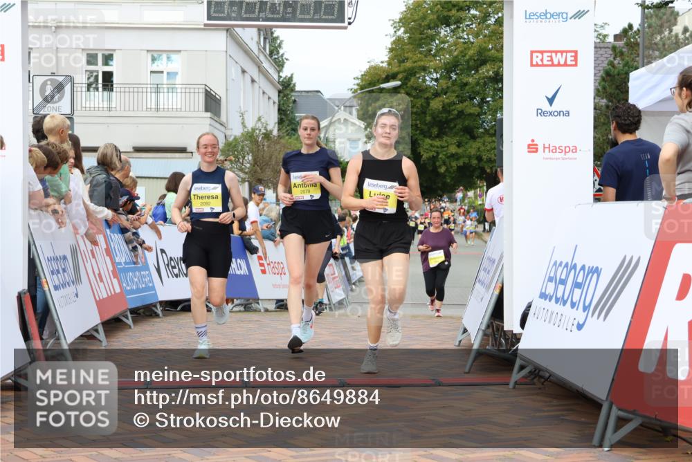 31.08.2025 - 21. Blankeneser Heldenlauf Strokosch-Dieckow http://msf.ph/oto/8649884 31.08.2025 10:31:36 Ziel 2664, 2740, 2406, 2190, 2092, 2079, 2653, 2155, 2443 meine-sportfotos.de