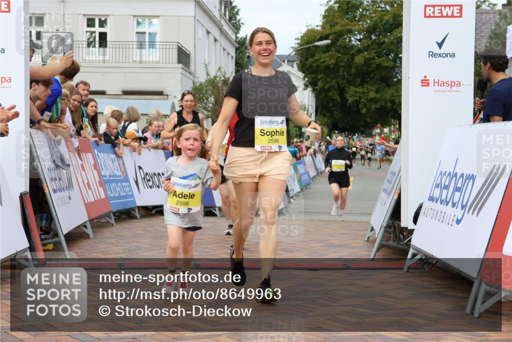 31.08.2025 - 21. Blankeneser Heldenlauf Strokosch-Dieckow http://msf.ph/oto/8649963 31.08.2025 10:40:24 Ziel 2660, 2633, 2632, 2482, 2598, 2596 meine-sportfotos.de
