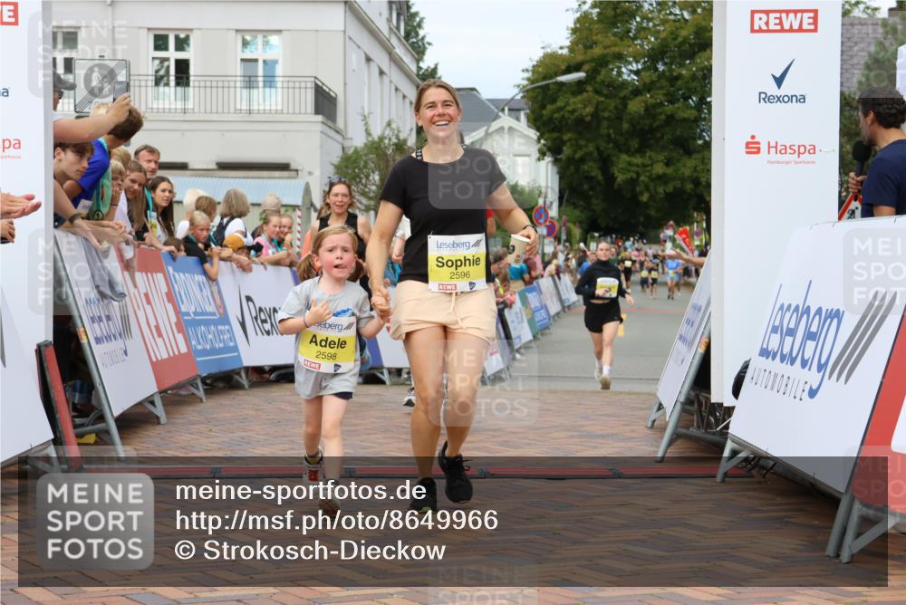 31.08.2025 - 21. Blankeneser Heldenlauf Strokosch-Dieckow http://msf.ph/oto/8649966 31.08.2025 10:40:24 Ziel 2660, 2633, 2632, 2482, 2598, 2596 meine-sportfotos.de
