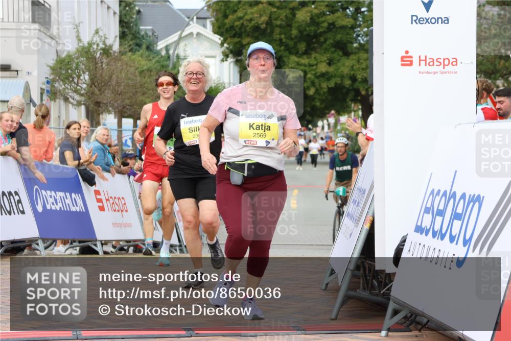 31.08.2025 - 21. Blankeneser Heldenlauf Strokosch-Dieckow http://msf.ph/oto/8650036 31.08.2025 10:39:34 Ziel 2569, 2613, 2460, 2368, 3544 meine-sportfotos.de