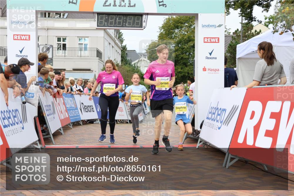 31.08.2025 - 21. Blankeneser Heldenlauf Strokosch-Dieckow http://msf.ph/oto/8650161 31.08.2025 10:38:02 Ziel 2082, 2081, 2597, 2094 meine-sportfotos.de
