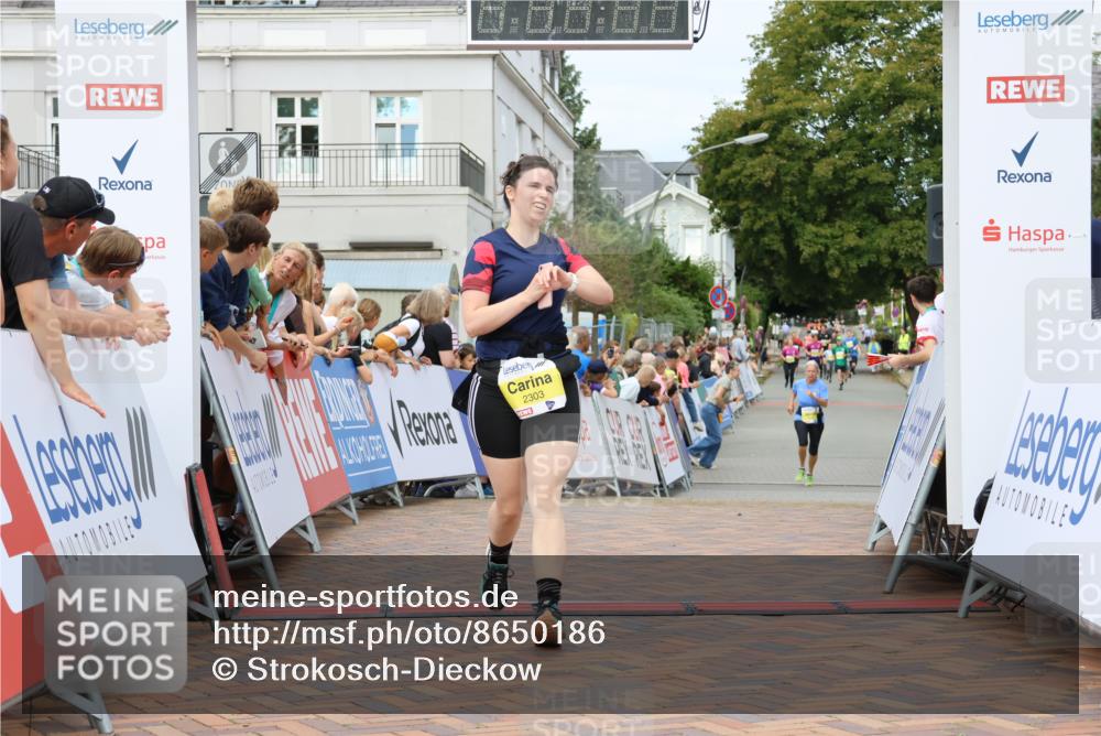 31.08.2025 - 21. Blankeneser Heldenlauf Strokosch-Dieckow http://msf.ph/oto/8650186 31.08.2025 10:37:44 Ziel 2385, 2303 meine-sportfotos.de