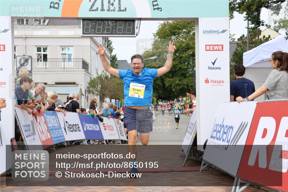 31.08.2025 - 21. Blankeneser Heldenlauf Strokosch-Dieckow http://msf.ph/oto/8650195 31.08.2025 10:37:41 Ziel 2385, 2096, 2134, 2303 meine-sportfotos.de