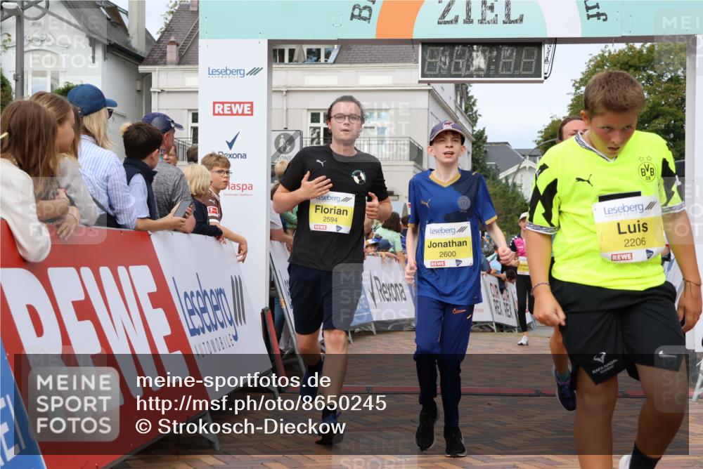 31.08.2025 - 21. Blankeneser Heldenlauf Strokosch-Dieckow http://msf.ph/oto/8650245 31.08.2025 10:30:56 Ziel 2594, 2376, 2209, 2136, 2168, 2600, 2206, 2309, 2310 meine-sportfotos.de