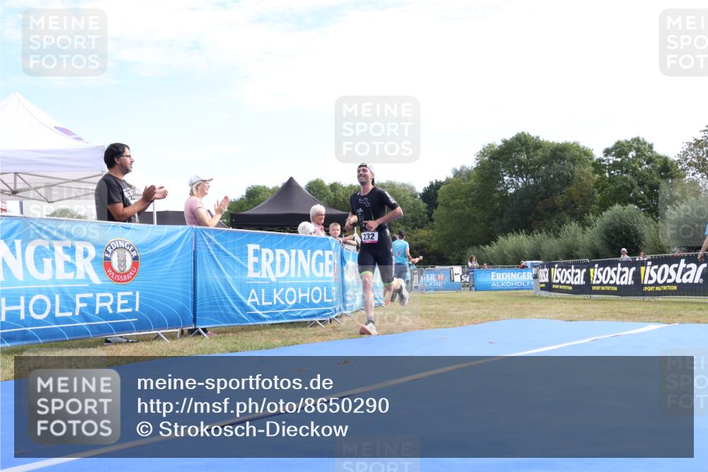 31.08.2025 - Elbe Triathlon Hamburg Strokosch-Dieckow http://msf.ph/oto/8650290 31.08.2025 10:05:54 Ziel 232 meine-sportfotos.de